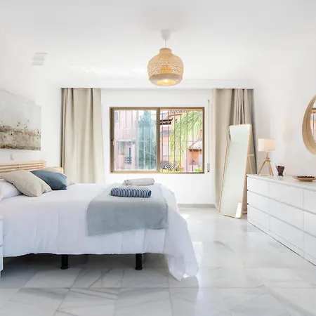 Giovanni - Center - Heated Pool Marbella