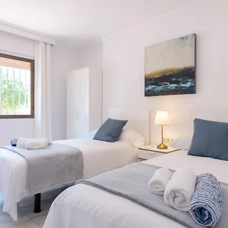 Giovanni - Center - Heated Pool Villa Marbella