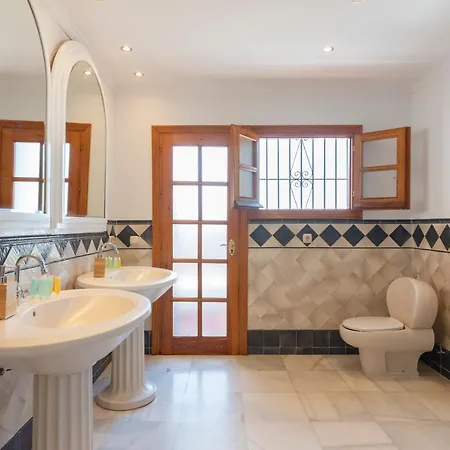 Villa Giovanni - Center - Heated Pool