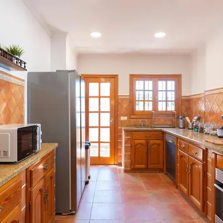 Giovanni - Center - Heated Pool Villa