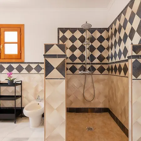 Giovanni - Center - Heated Pool Villa