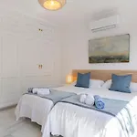 Giovanni - Center - Heated Pool Marbella