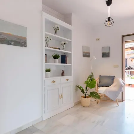 Giovanni - Center - Heated Pool Μαρμπέλλα