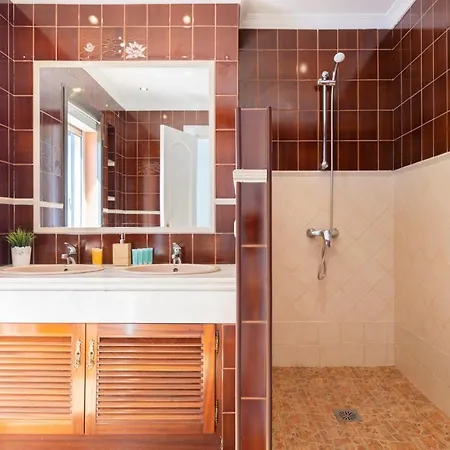 Giovanni - Center - Heated Pool Μαρμπέλλα