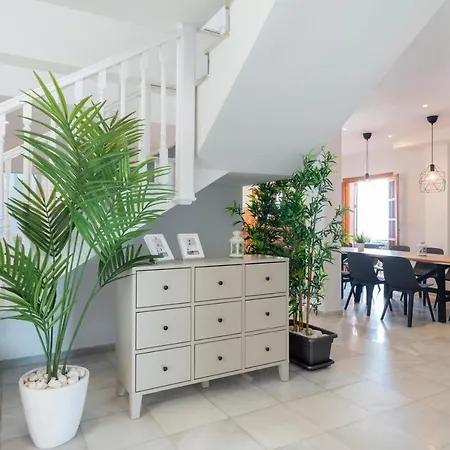 Giovanni - Center - Heated Pool * Μαρμπέλλα