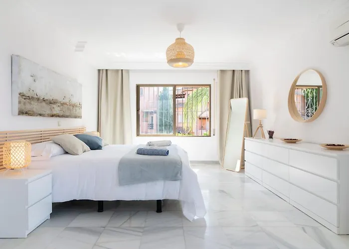 Giovanni - Center - Heated Pool Marbella