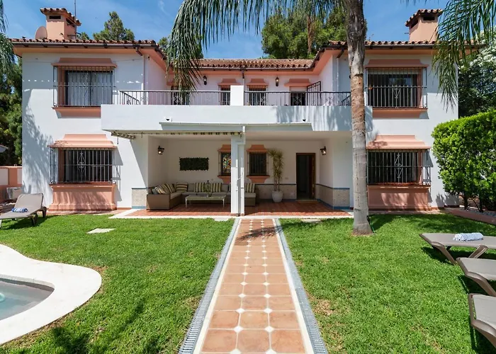 Giovanni - Center - Heated Pool Marbella