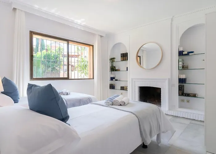 Giovanni - Center - Heated Pool Villa *