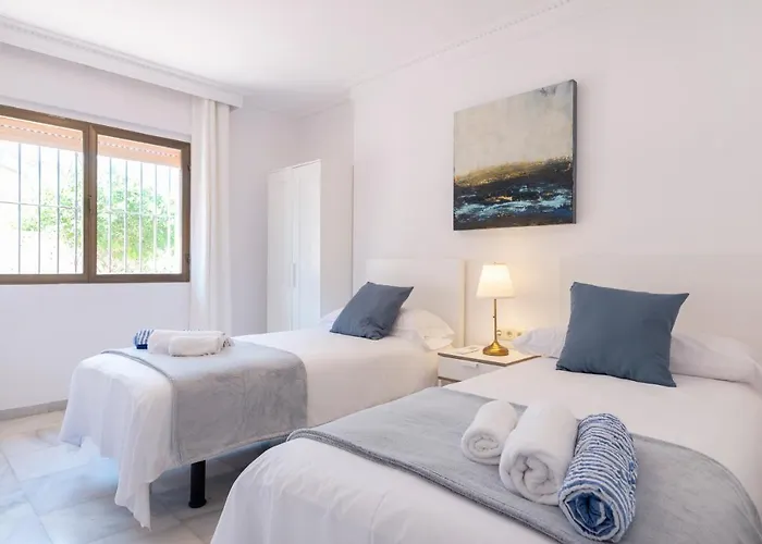 Giovanni - Center - Heated Pool Villa Marbella