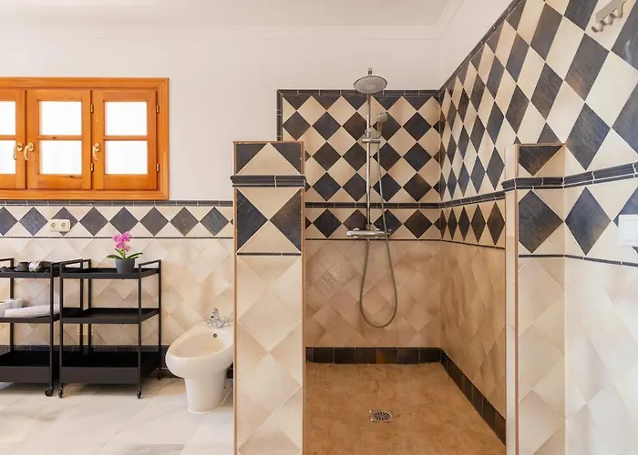 Giovanni - Center - Heated Pool Villa