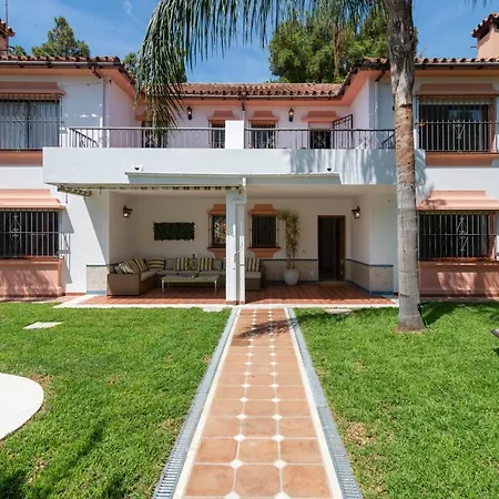 Giovanni - Center - Heated Pool Marbella