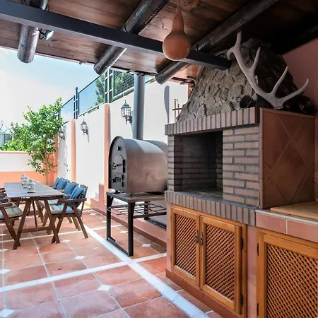 Giovanni - Center - Heated Pool Marbella