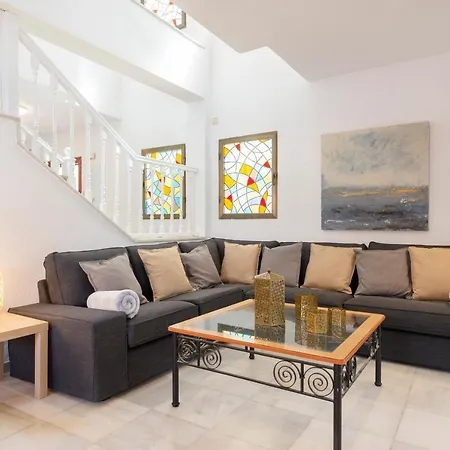 Giovanni - Center - Heated Pool *